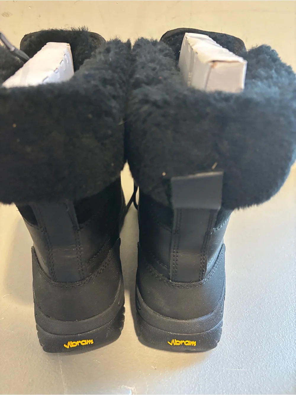 UGG Mens Butte Boots 5521-BLK Black NEW in box 7.5